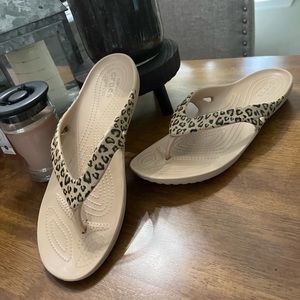 Crocs Kadee II leopard sandals